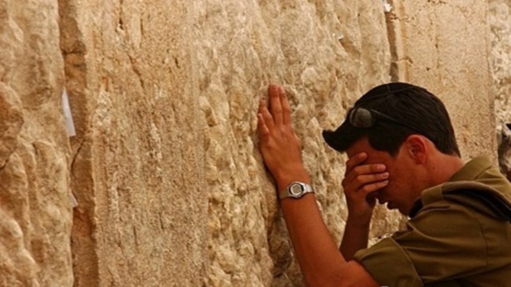 PRACTICAL PRAYER ASSIGNMENT FOR MAY: PRAYING TO THE WALL